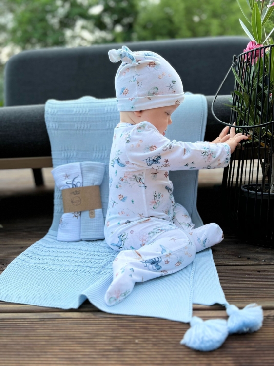 RENNE babygrow, ORLANDO hat, KELSEY squares , TORVI blanket(4).jpeg