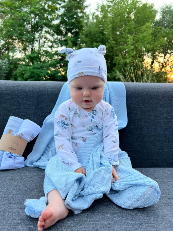 BOLEK bodysuit, ORLANDO hat, KELSEY squares , TORVI blanket(3).jpeg